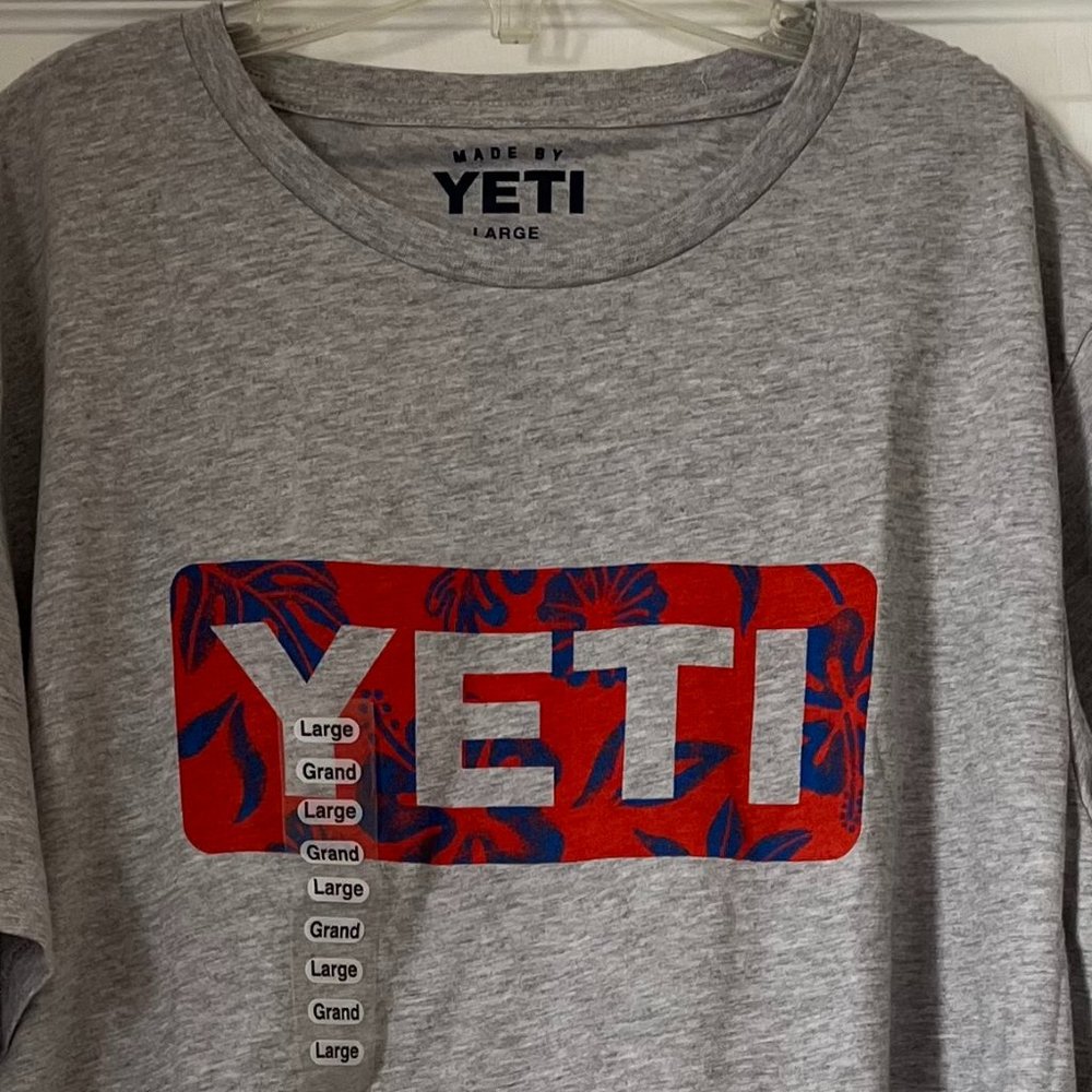 New Men's YETIFlip Logo Badge Heather Gray T-Shirt Large - Picture 2 of 4